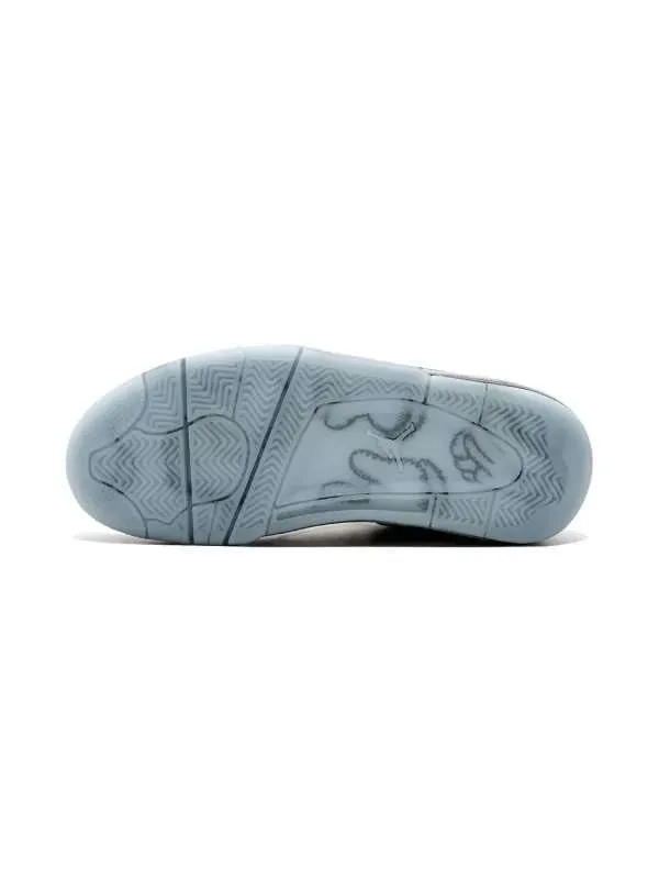 JORDAN RETRO 4 KAWS ‘COOL GREY’
