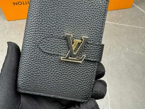 Louis Vuitton Vertical Compact Wallet LV072