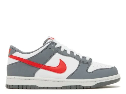 sb-dunk-low-grey-red.webp SB DUNK LOW ‘GREY RED’