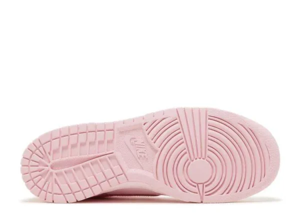 sb-dunk-low-triple-pink-3.webp SB DUNK LOW ‘TRIPLE PINK’