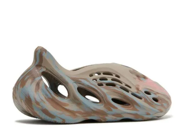 YEEZY FOAM RUNNER ‘MX SAND GREY’